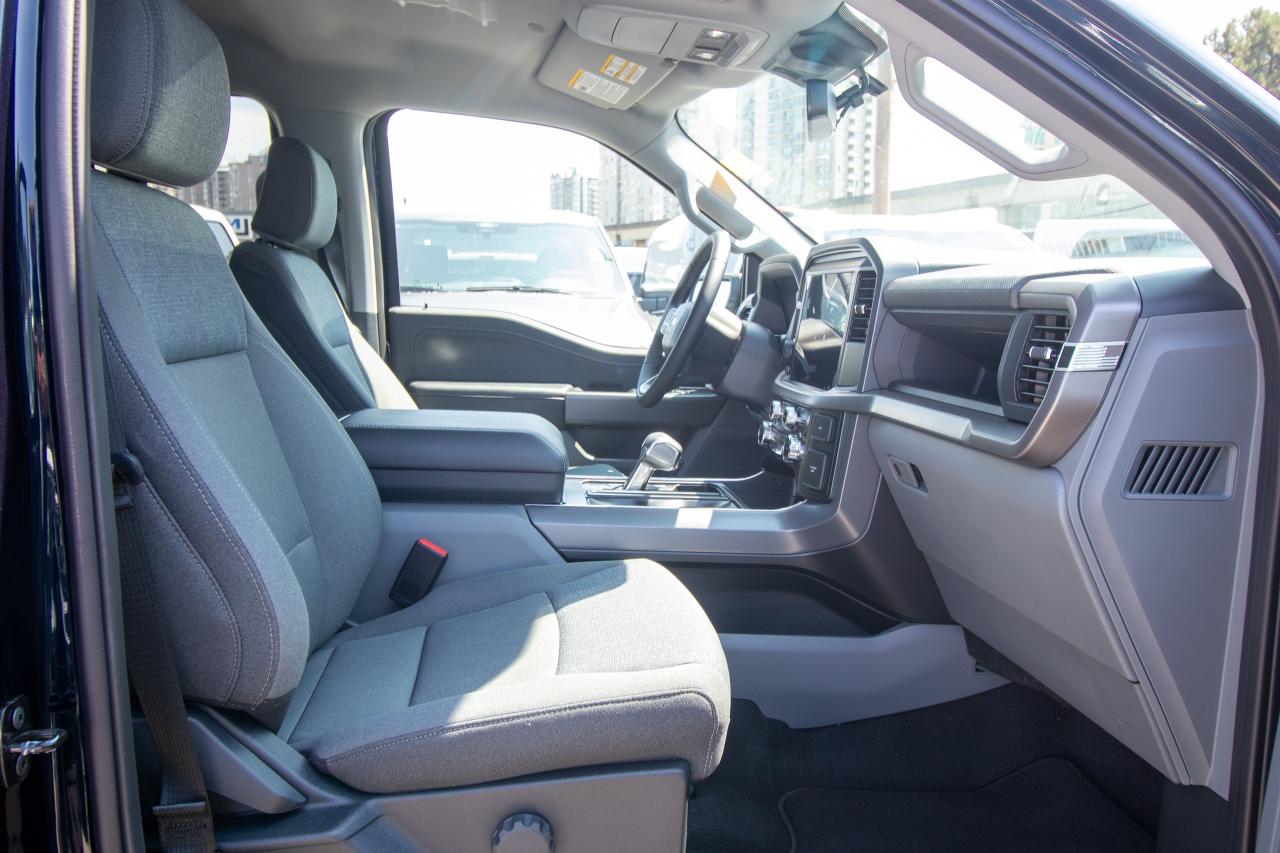 2025 Ford F-150 Lightning XLT 4WD SuperCrew 5.5' Box Photo5