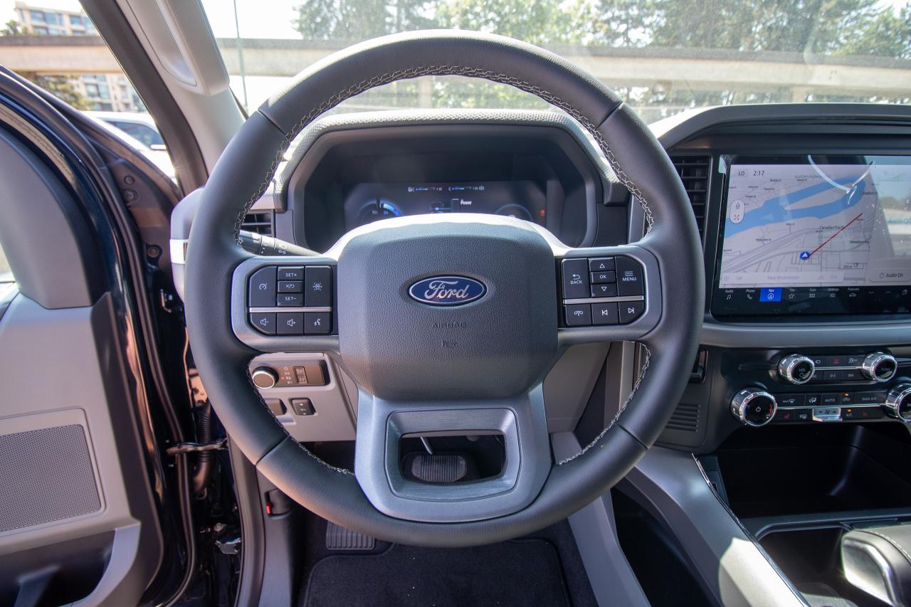 2025 Ford F-150 Lightning XLT 4WD SuperCrew 5.5' Box Photo5