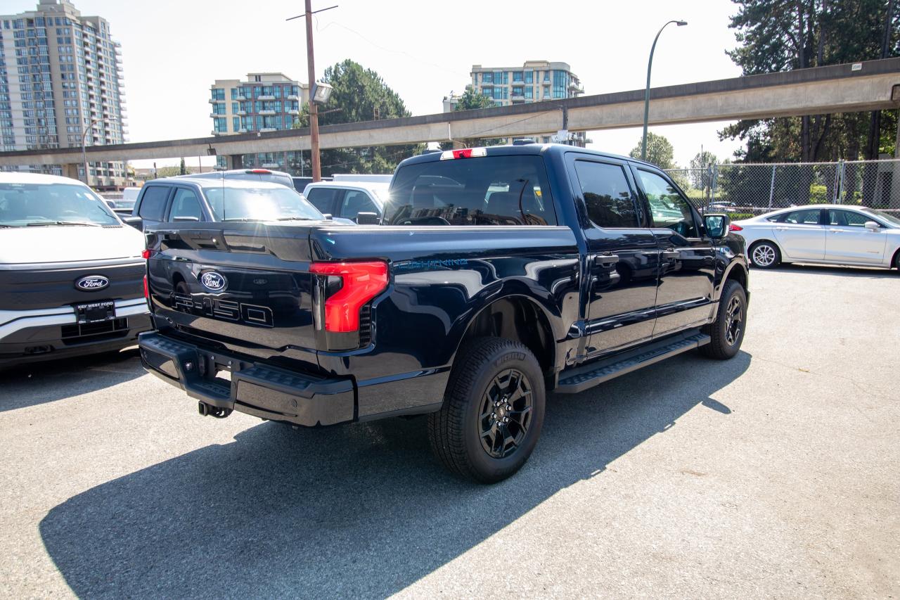 2025 Ford F-150 Lightning XLT 4WD SuperCrew 5.5' Box Photo4