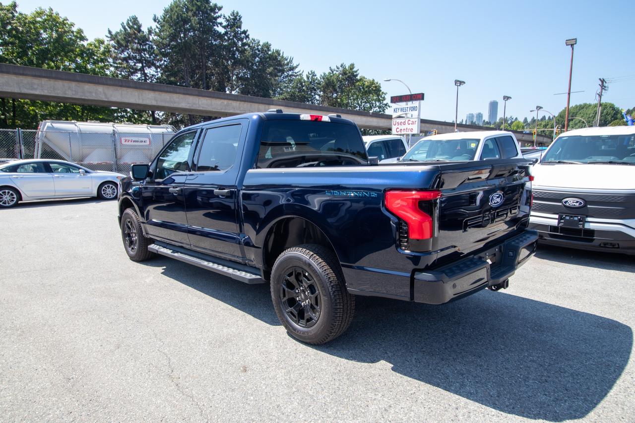 2025 Ford F-150 Lightning XLT 4WD SuperCrew 5.5' Box Photo5
