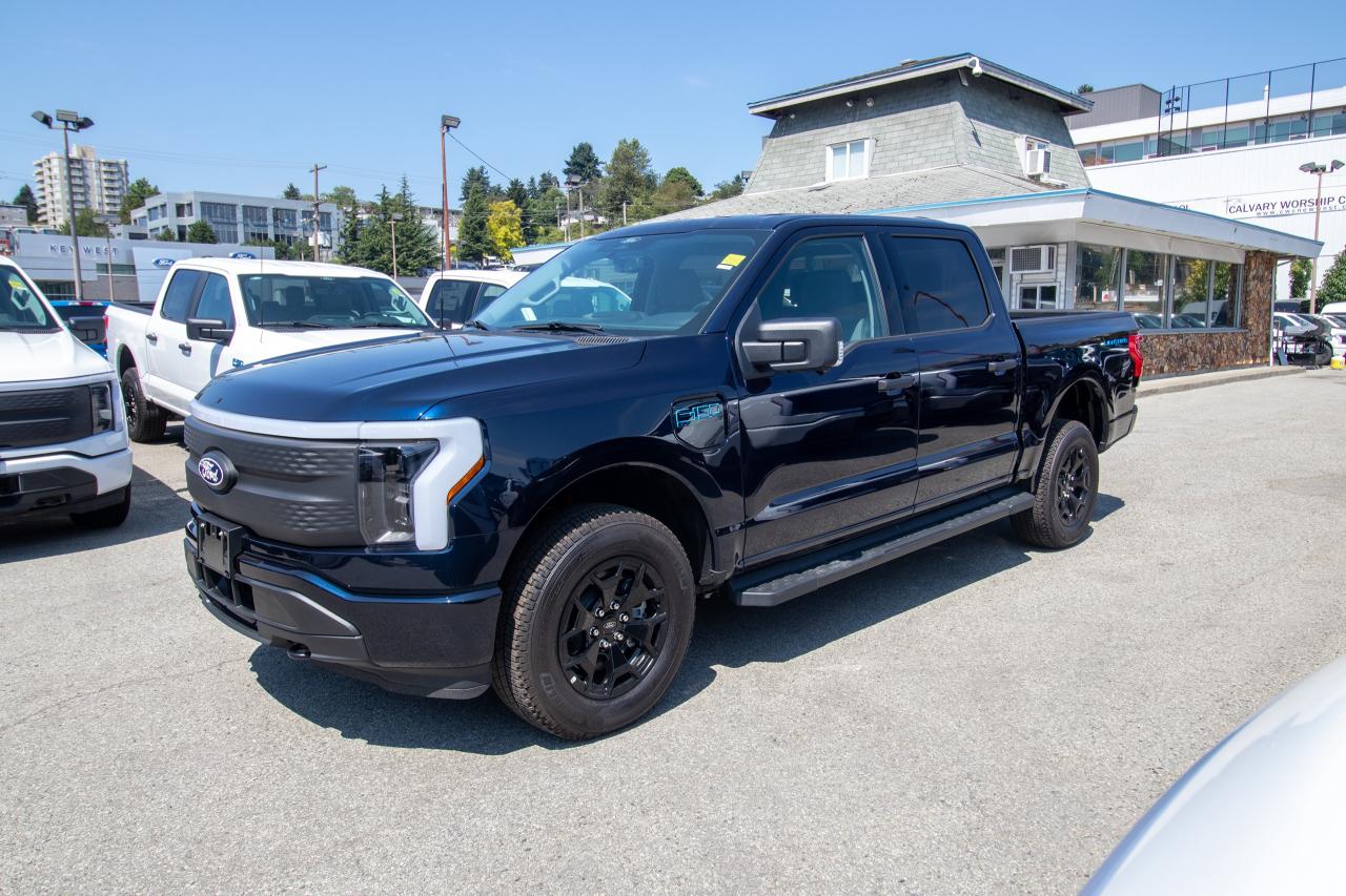 2025 Ford F-150 Lightning XLT 4WD SuperCrew 5.5' Box Photo1