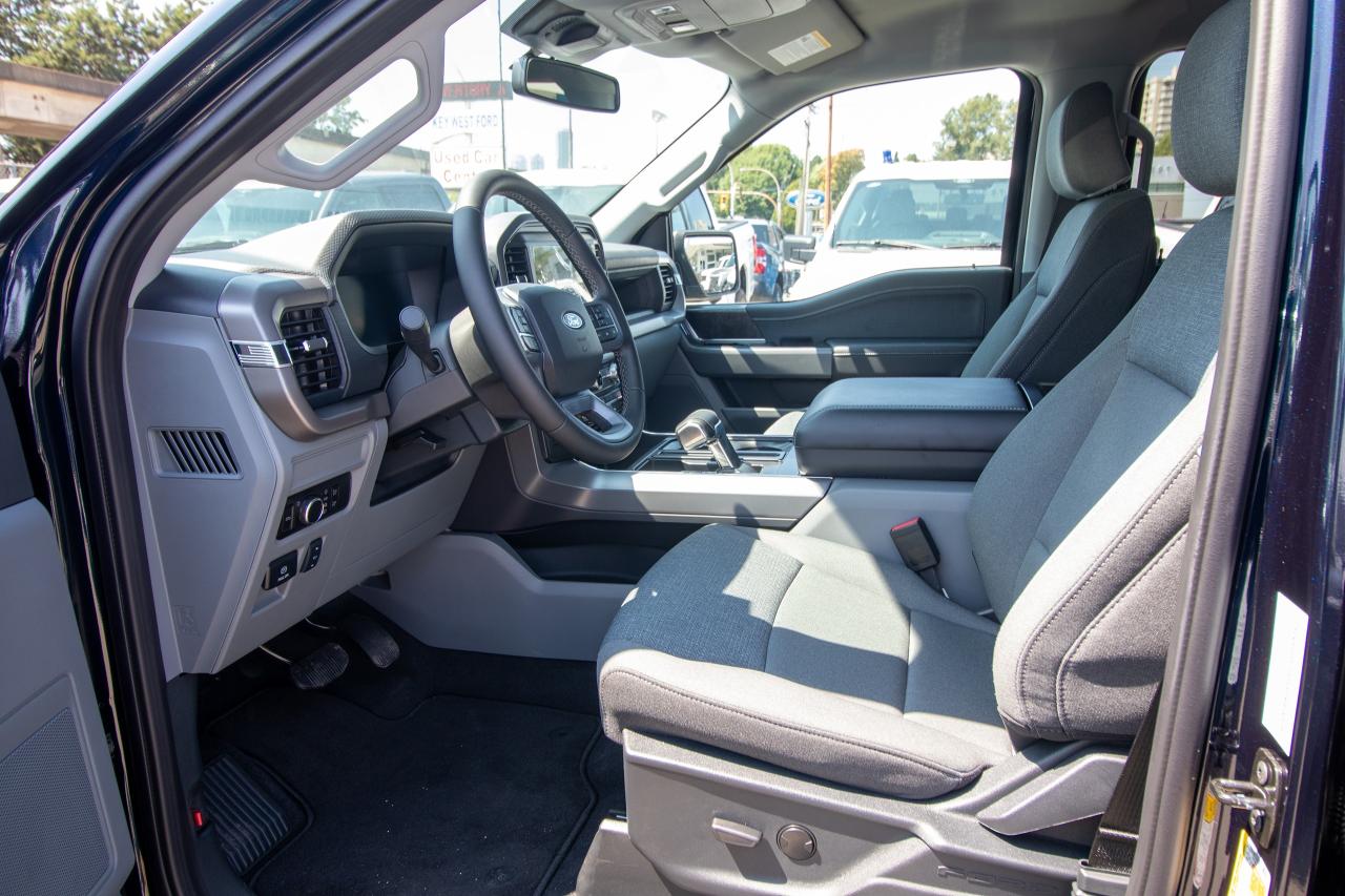 2025 Ford F-150 Lightning XLT 4WD SuperCrew 5.5' Box Photo5