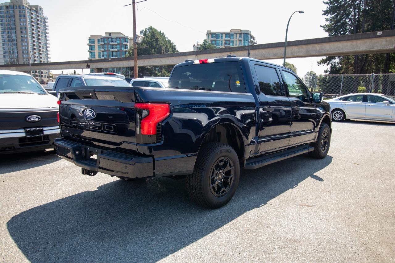 2025 Ford F-150 Lightning XLT 4WD SuperCrew 5.5' Box Photo4