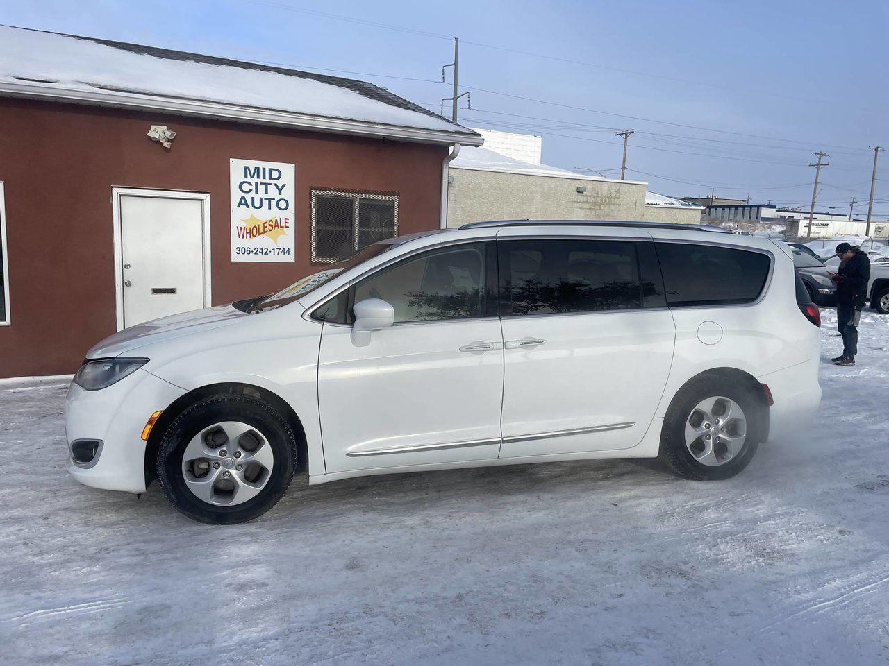 Used 2017 Chrysler Pacifica Touring L for sale in Saskatoon, SK