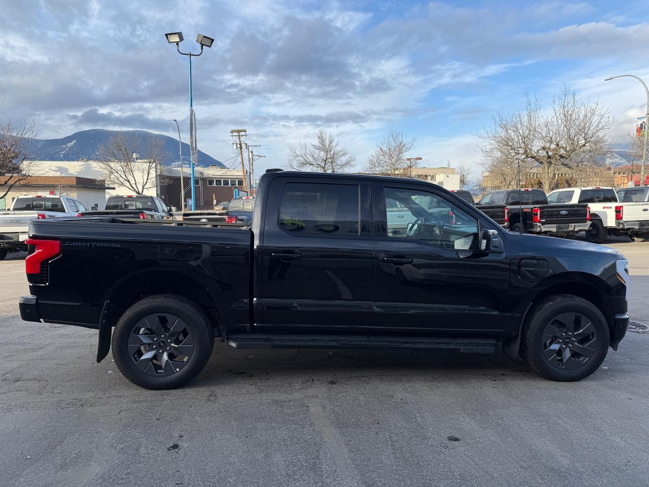 2022 Ford F-150 Lightning Lariat Photo5