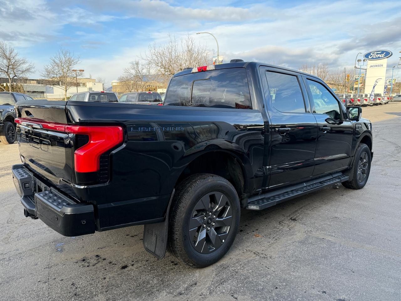 2022 Ford F-150 Lightning Lariat Photo5