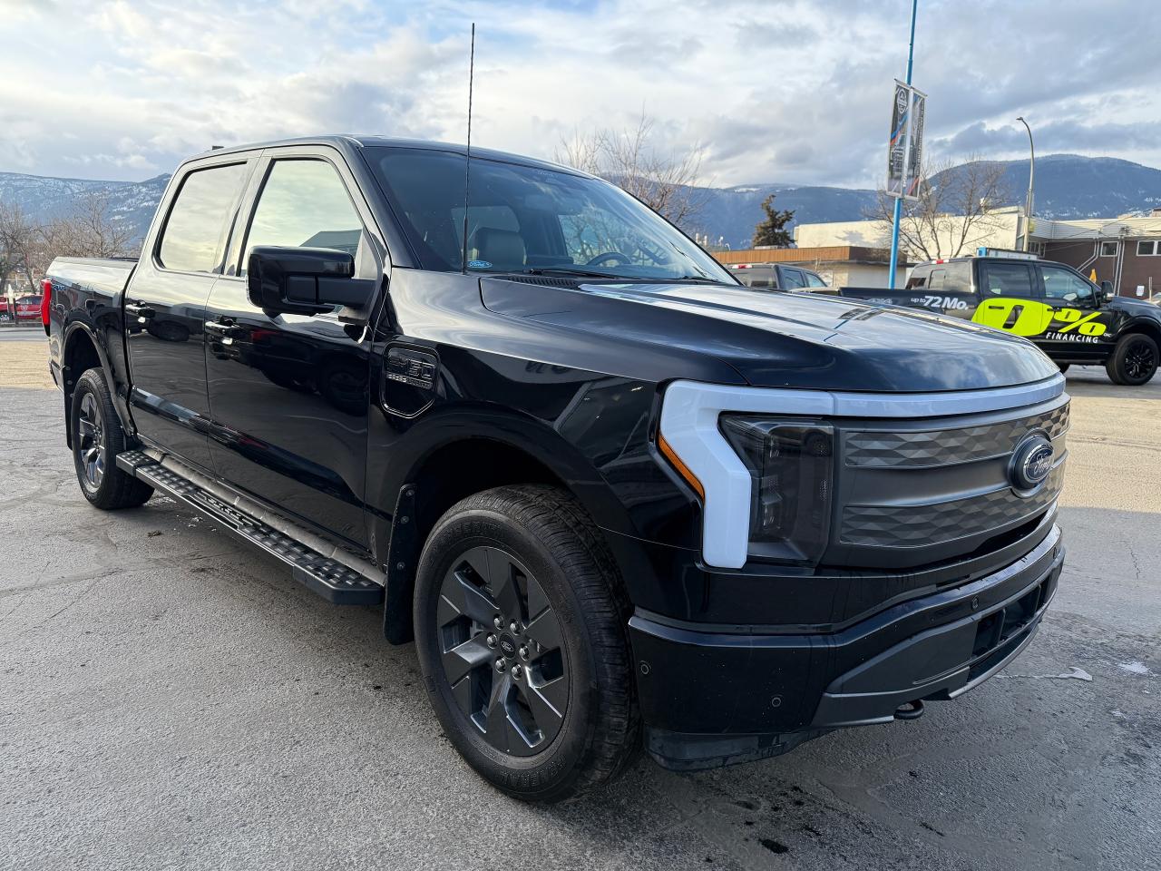 2022 Ford F-150 Lightning Lariat Photo5