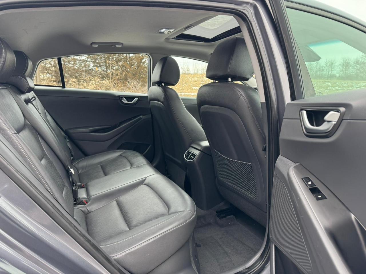 2017 Hyundai IONIQ LIMITED | ONE OWNER | LEATHER | NAV | SUNROOF Photo10
