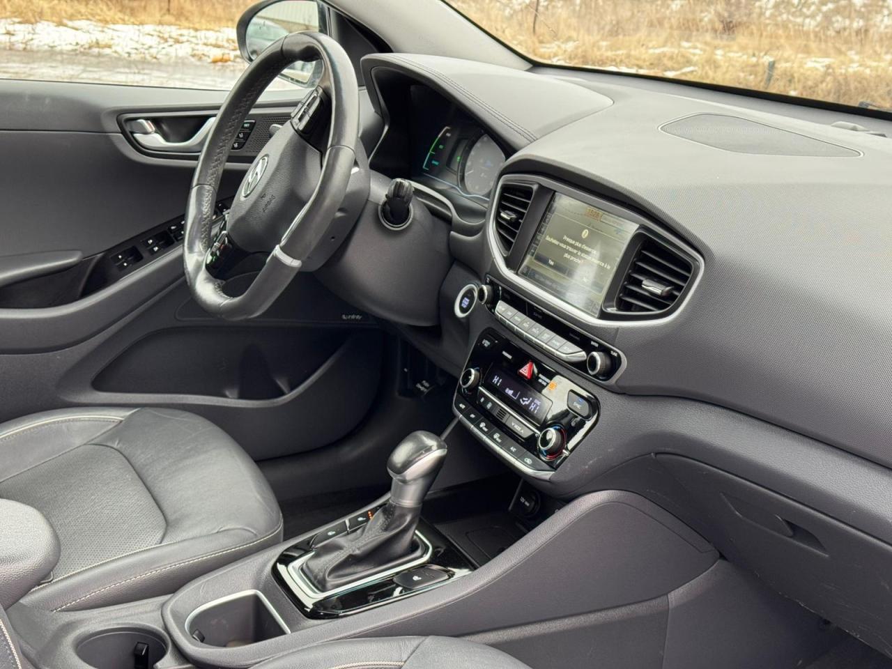 2017 Hyundai IONIQ LIMITED | ONE OWNER | LEATHER | NAV | SUNROOF Photo8