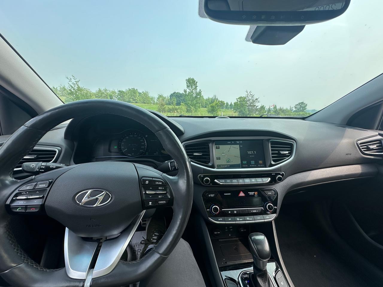 2017 Hyundai IONIQ LIMITED | ONE OWNER | LEATHER | NAV | SUNROOF Photo15