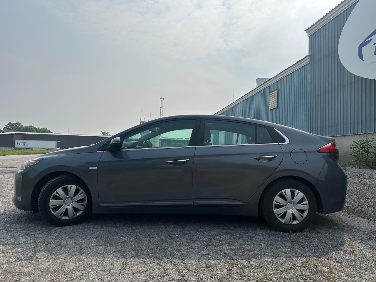 2017 Hyundai IONIQ LIMITED | ONE OWNER | LEATHER | NAV | SUNROOF Photo2