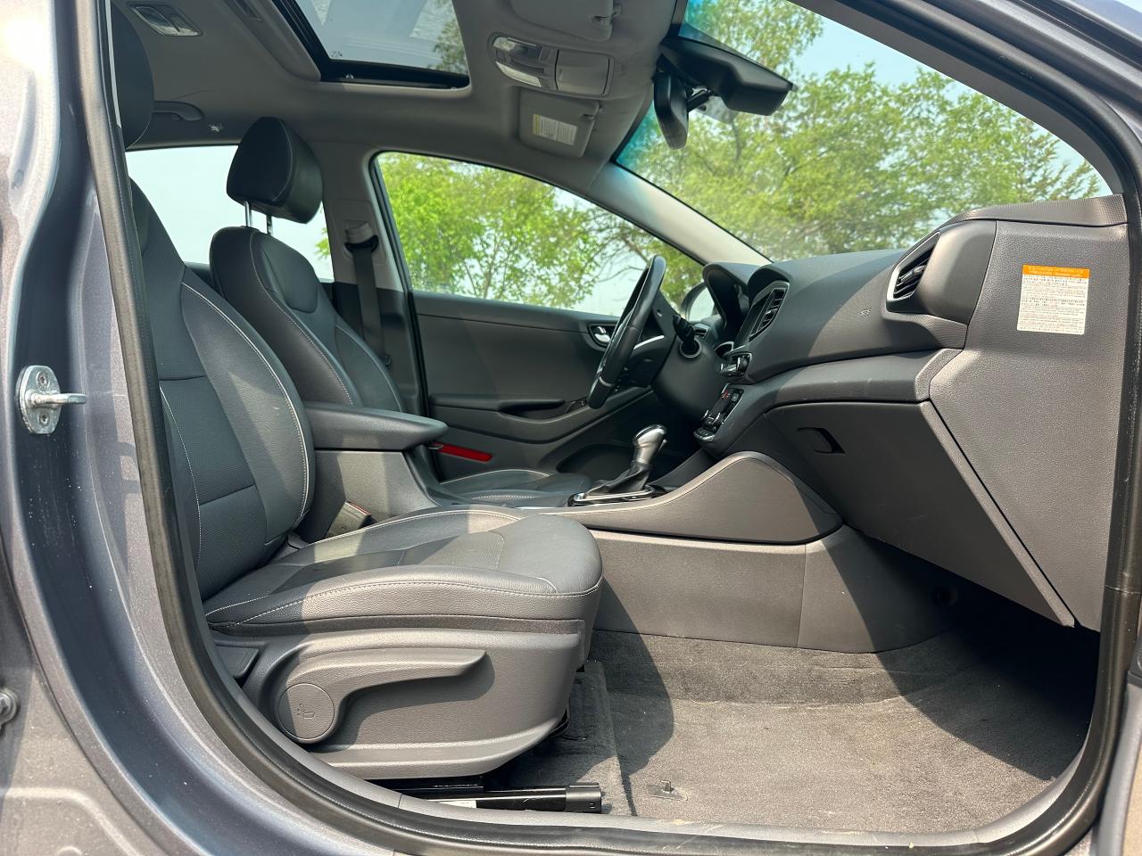 2017 Hyundai IONIQ LIMITED | ONE OWNER | LEATHER | NAV | SUNROOF Photo5