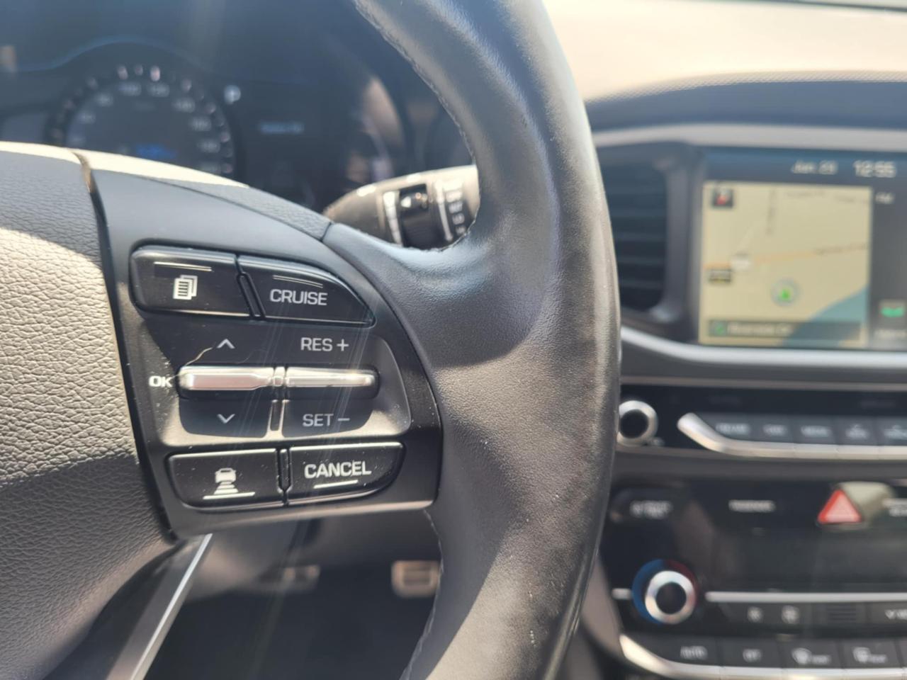 2017 Hyundai IONIQ LIMITED | ONE OWNER | LEATHER | NAV | SUNROOF Photo38