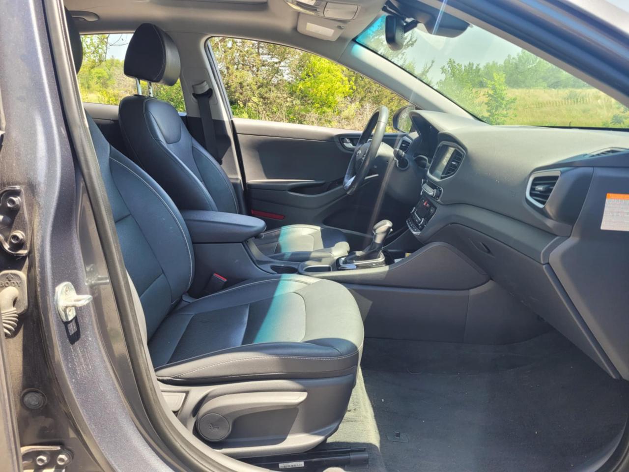 2017 Hyundai IONIQ LIMITED | ONE OWNER | LEATHER | NAV | SUNROOF Photo25