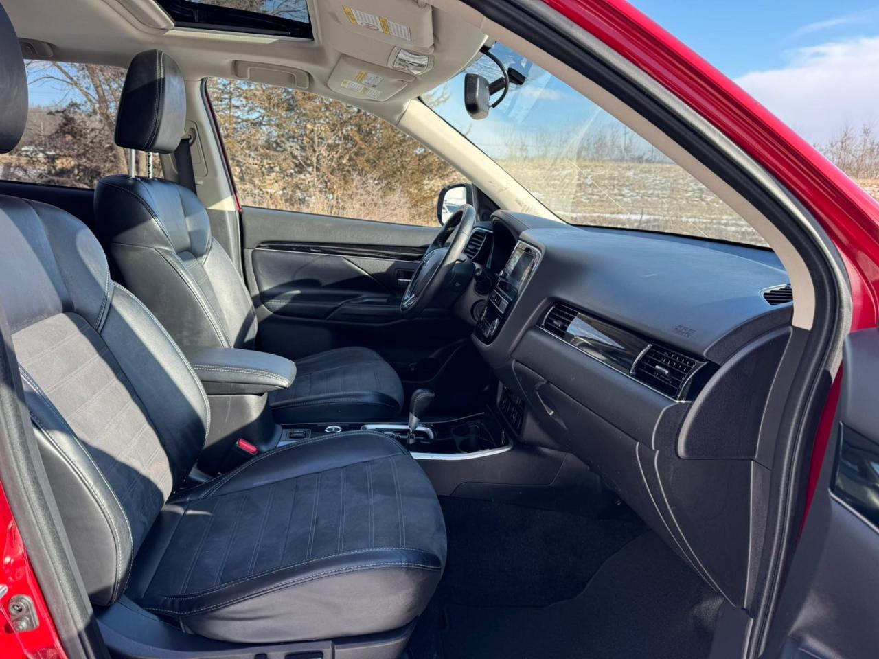 2019 Mitsubishi Outlander TOURING EDITION | AWC | CLEAN CARFAX | ONE OWNER Photo6