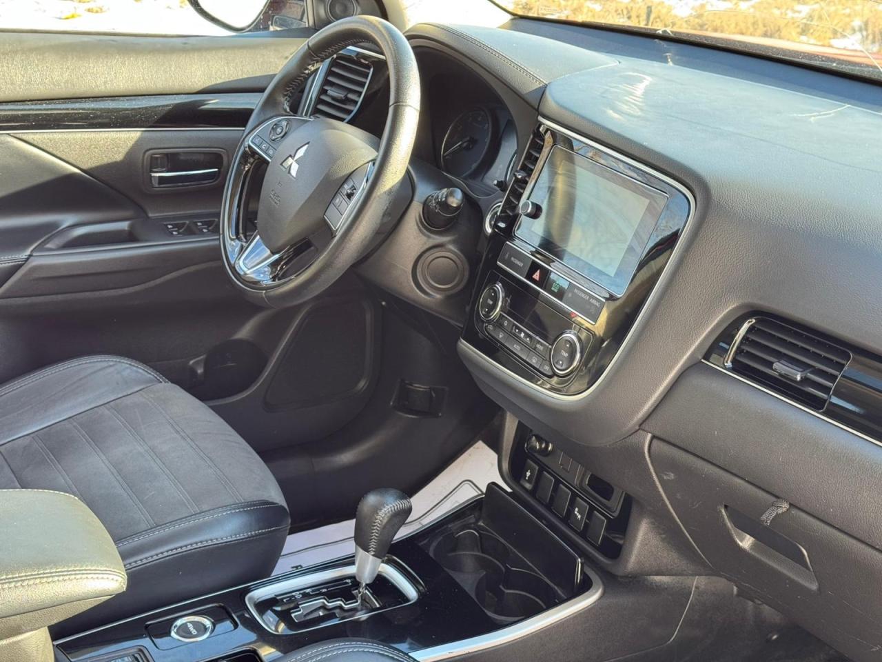 2019 Mitsubishi Outlander TOURING EDITION | AWC | CLEAN CARFAX | ONE OWNER Photo8