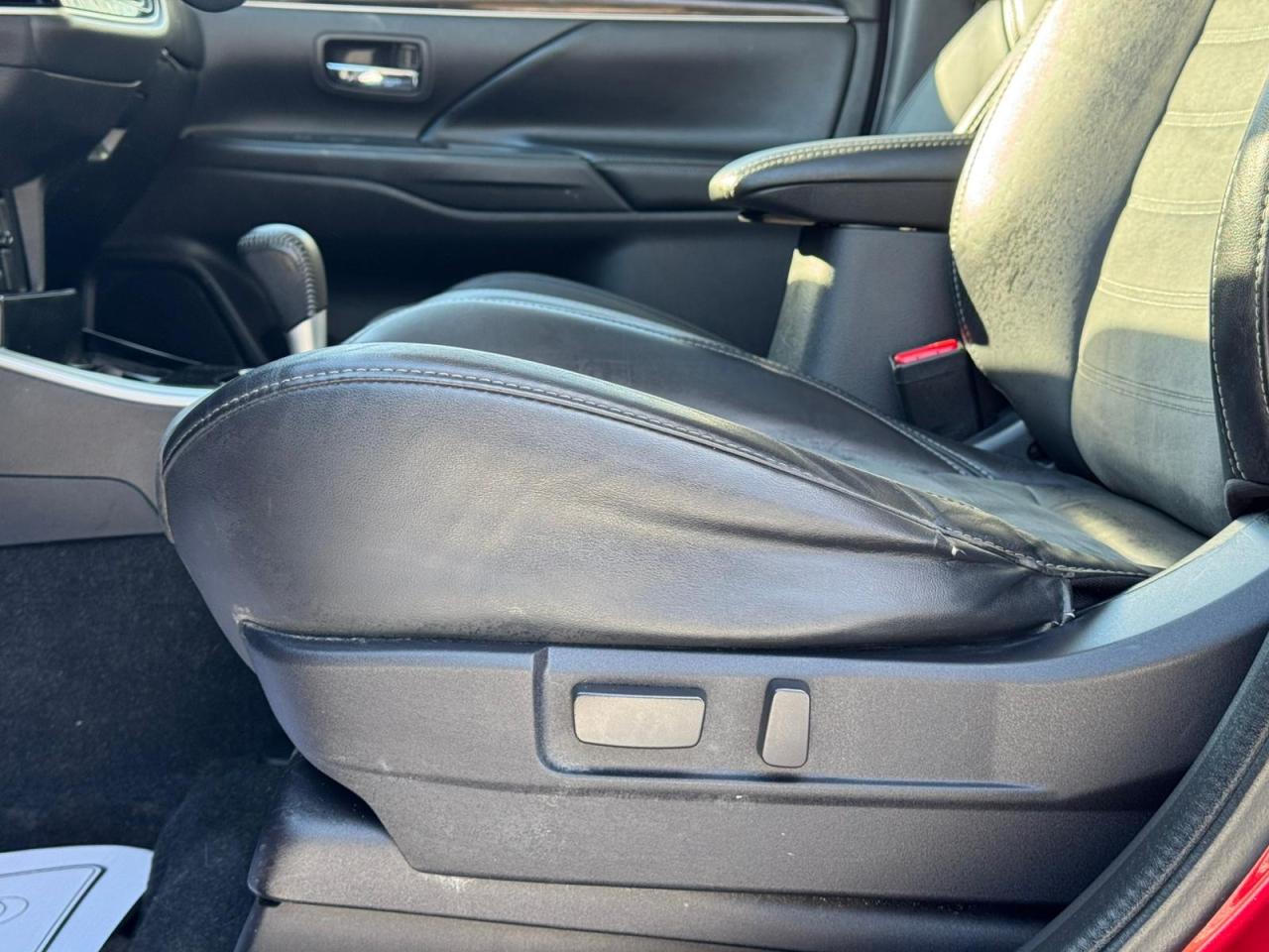 2019 Mitsubishi Outlander TOURING EDITION | AWC | CLEAN CARFAX | ONE OWNER Photo12