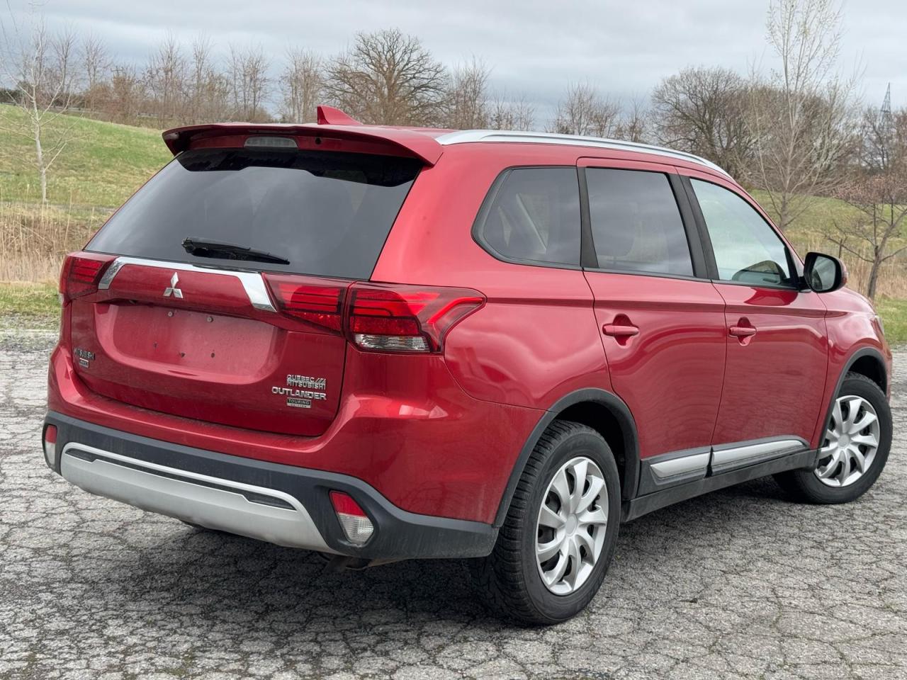 2019 Mitsubishi Outlander TOURING EDITION | AWC | CLEAN CARFAX | ONE OWNER Photo4