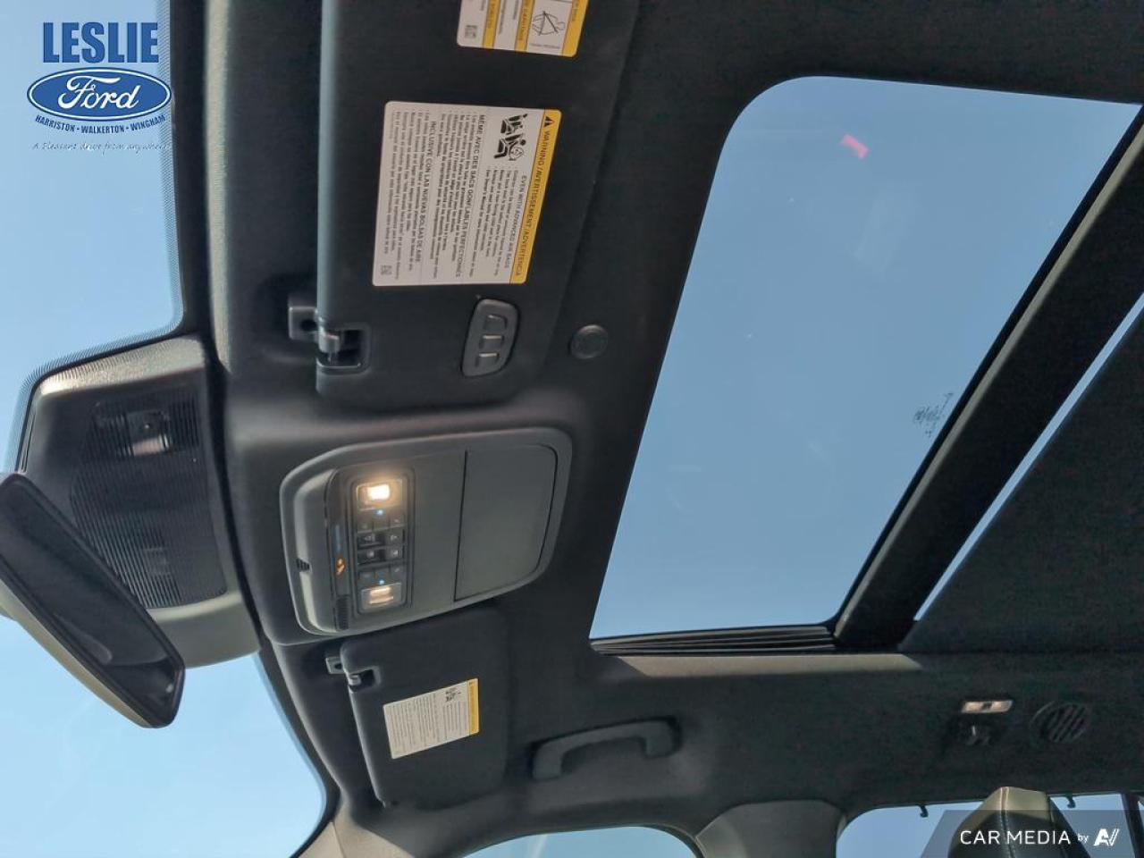 2022 Ford Explorer ST 4WD Photo