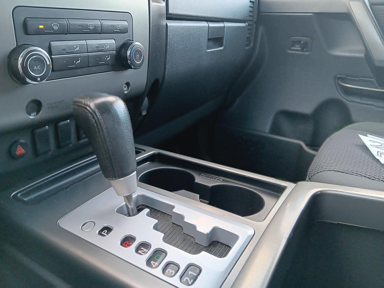 2012 Nissan Titan SV Extcab 4x4, Park Assist, Pwer Adjustable Pedals - Photo #23