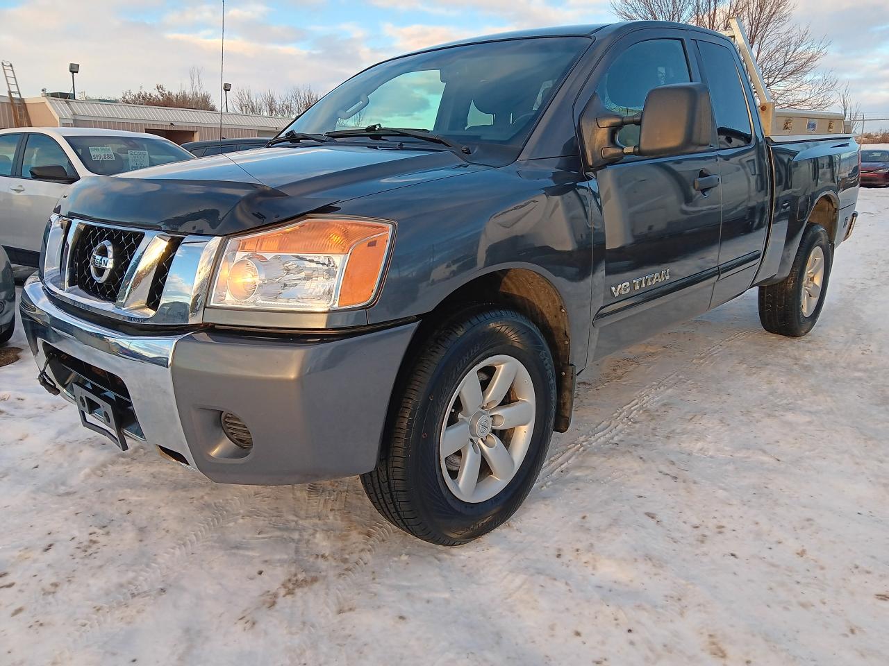 2012 Nissan Titan SV Extcab 4x4, Park Assist, Pwer Adjustable Pedals - Photo #3