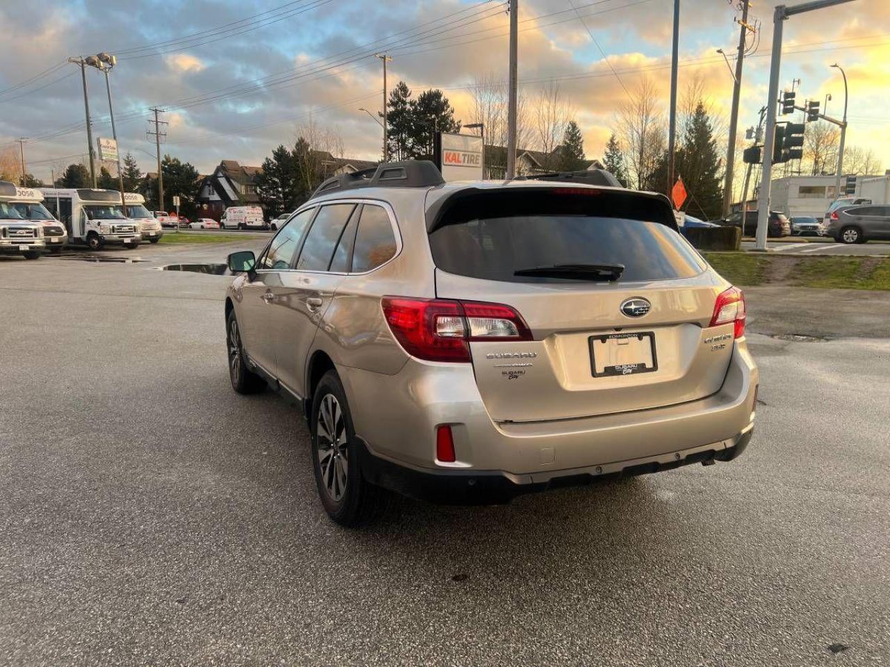 2017 Subaru Outback 3.6R Limited - Photo #5