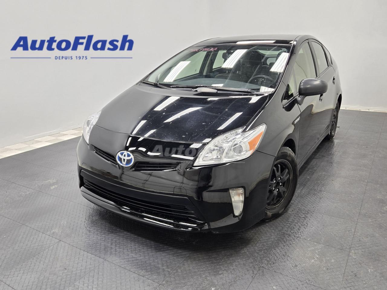 Used 2015 Toyota Prius HYBRID, CAMERA, BLUETOOTH, TOIT OUVRANT for sale in Saint-Hubert, QC