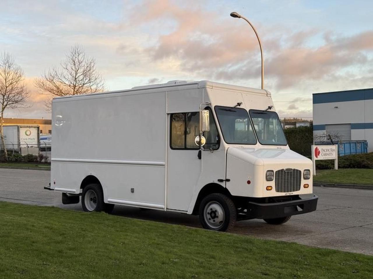 Used 2017 Freightliner M Line MT45 Thermo King Reefer 14 Foot Step Van for sale in Burnaby, BC