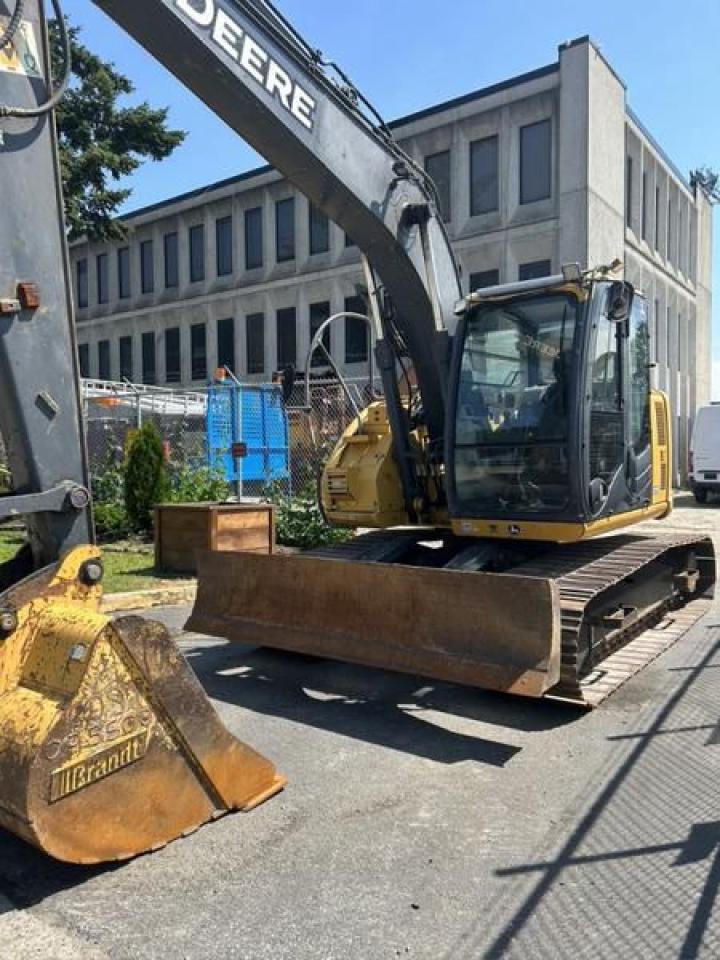 Used 2009 John Deere 135 D Crawler Excavator Diesel for sale in Burnaby, BC