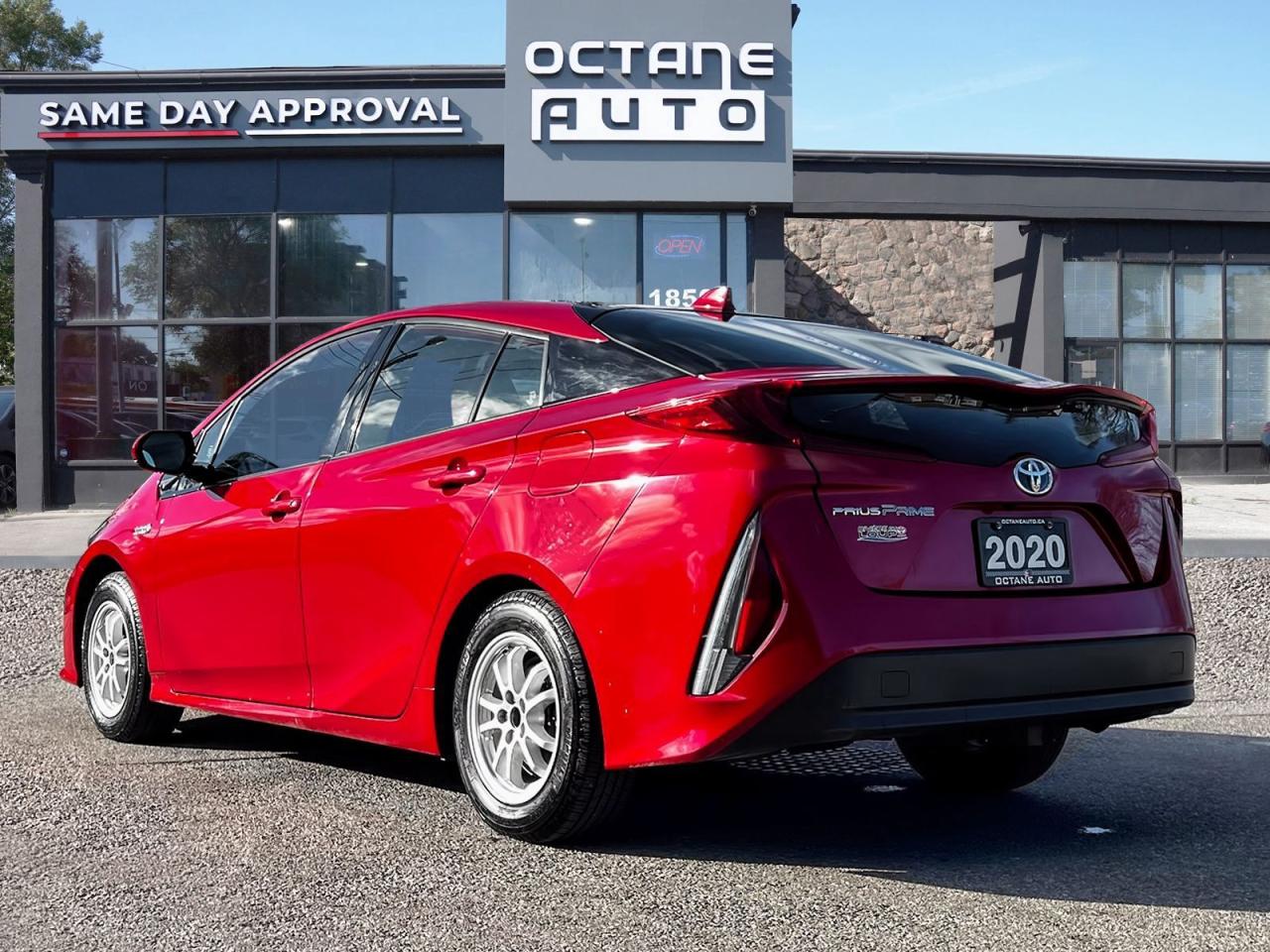 2020 Toyota Prius Prime LE - Photo #4