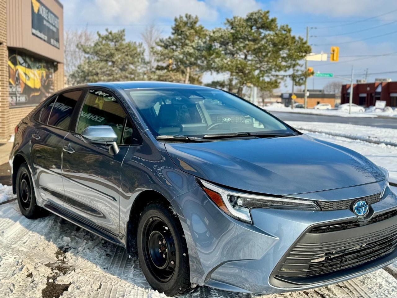2024 Toyota Corolla Hybrid LE Photo3