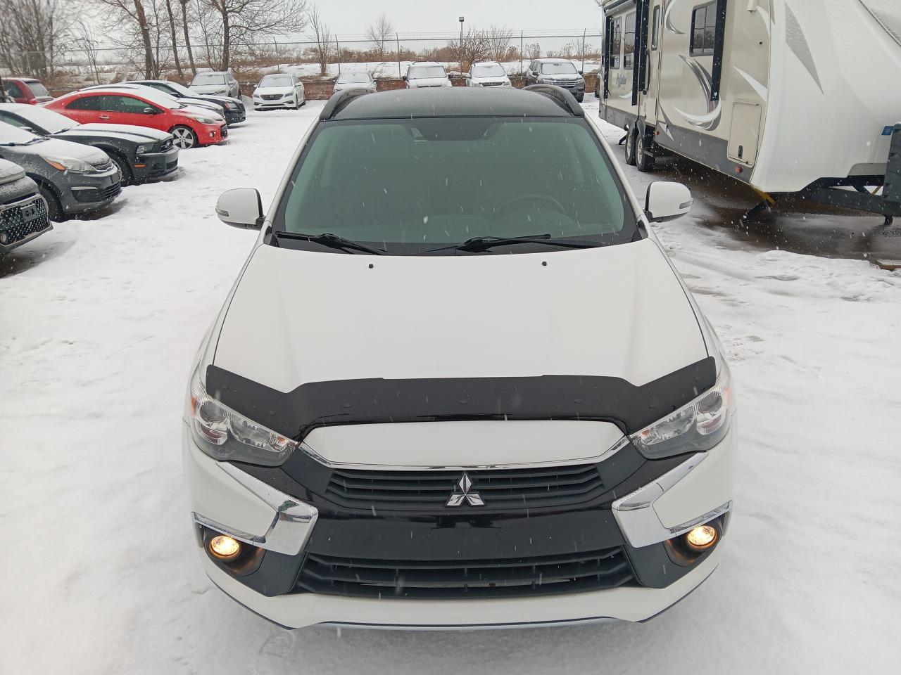 2017 Mitsubishi RVR GT, AWD, Leather, Pano, BU Cam, Htd Seats - Photo #2