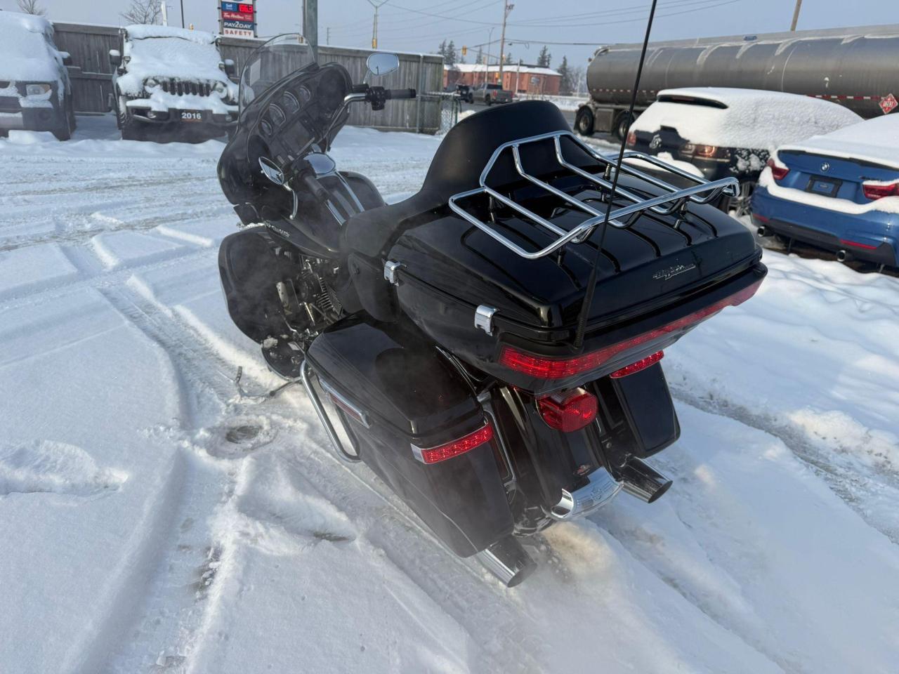 2017 Harley-Davidson FLHTK Electra Glide Ultra Limited LOW, LOADED, GREAT CONDITION, LIGHT DAMAGE, AS IS - Photo #3