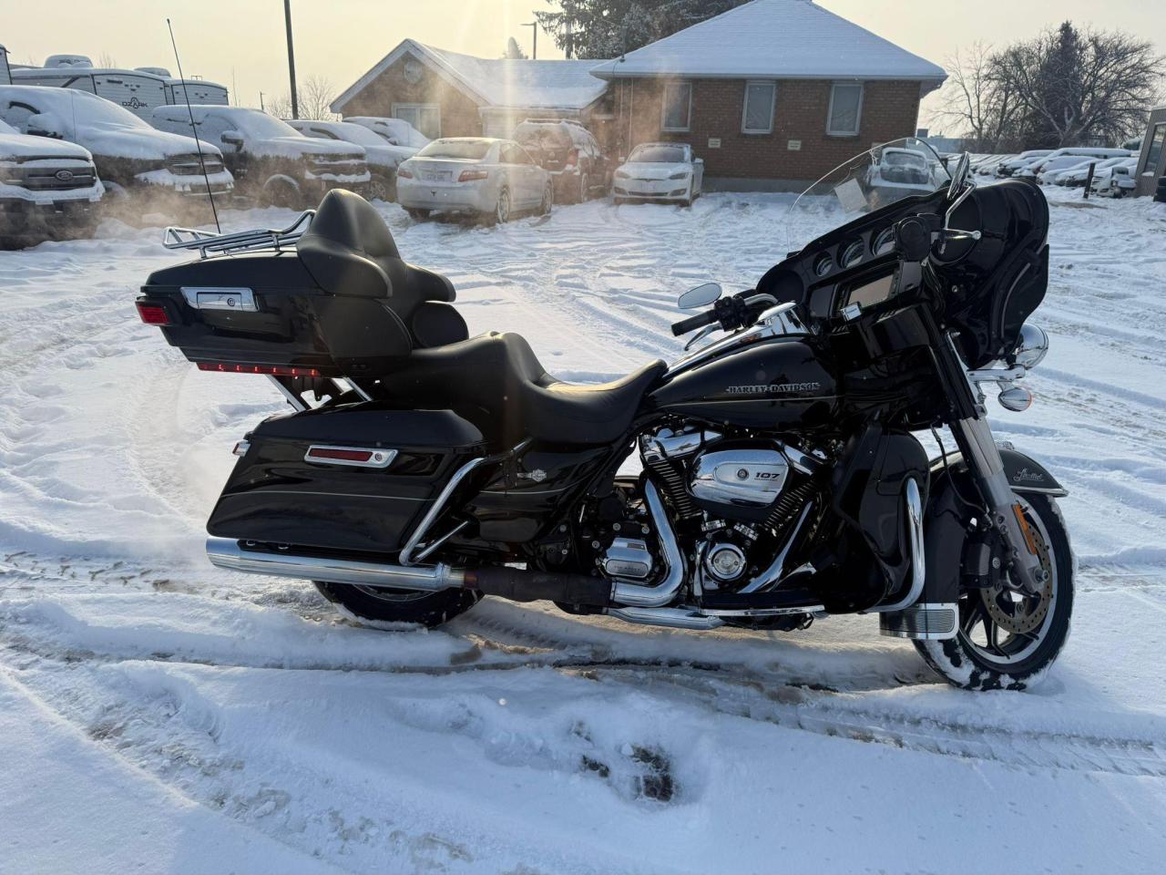 2017 Harley-Davidson FLHTK Electra Glide Ultra Limited LOW, LOADED, GREAT CONDITION, LIGHT DAMAGE, AS IS - Photo #8