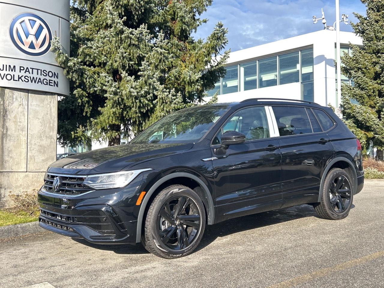 New 2024 Volkswagen Tiguan Comfortline R-Line Black 2.0T 8sp at w/Tip 4M for sale in Surrey, BC