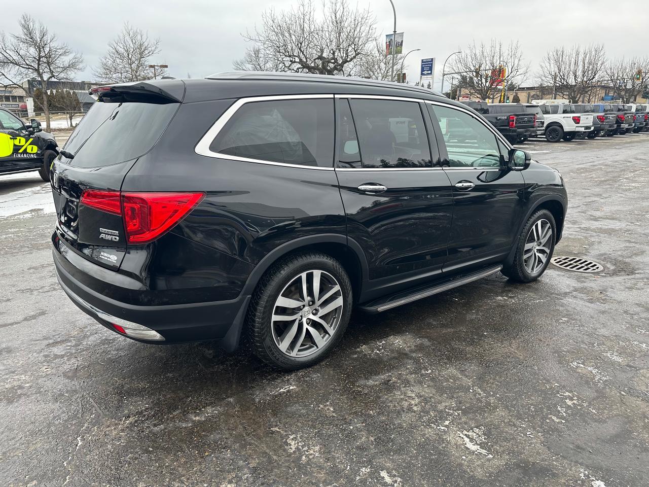 2017 Honda Pilot Touring Photo4