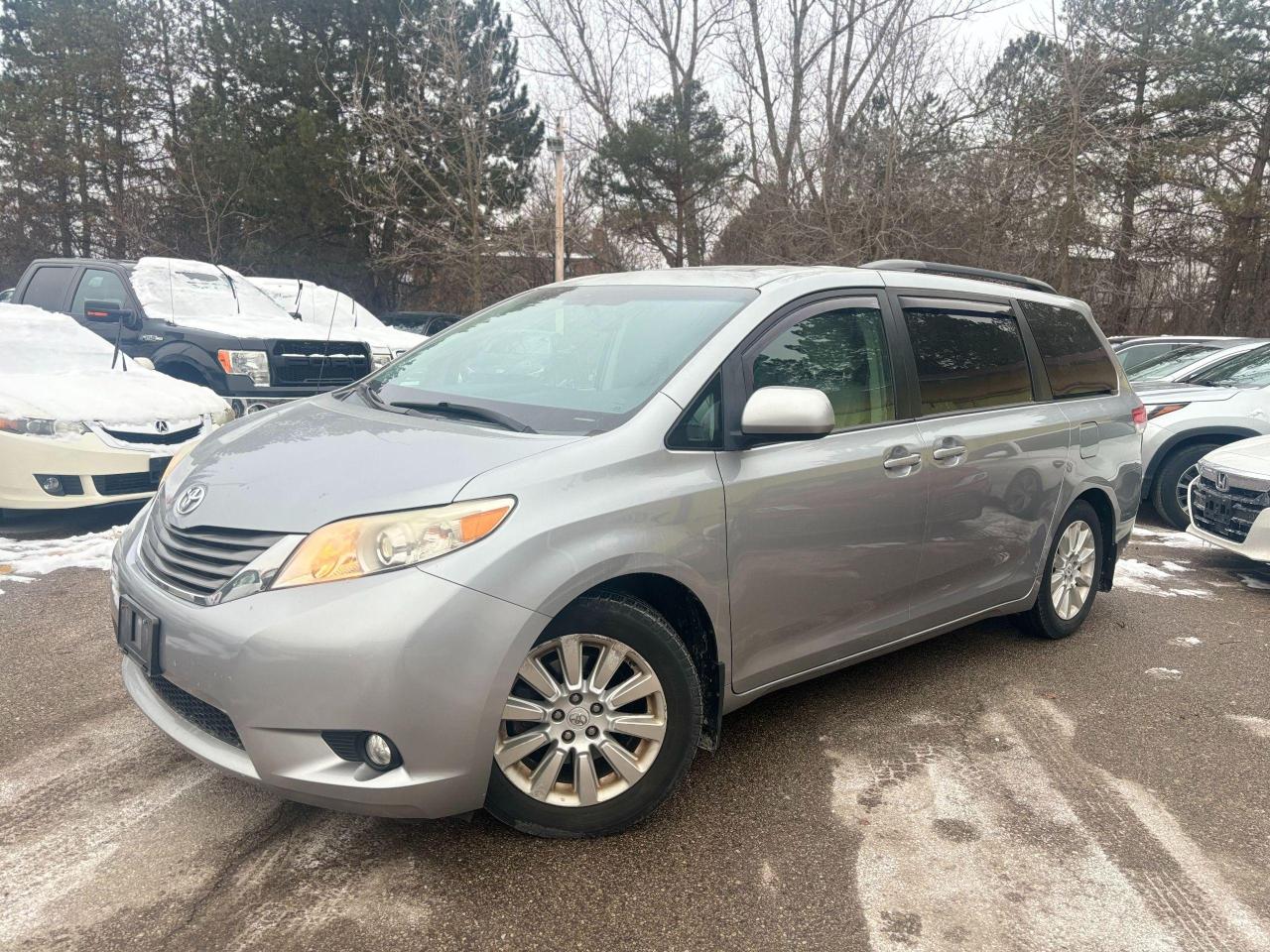 Used 2012 Toyota Sienna XLE,LEATHER,NO ACCIDENT,SUNROOF,CERTIFIED+WARRANTY for sale in Richmond Hill, ON