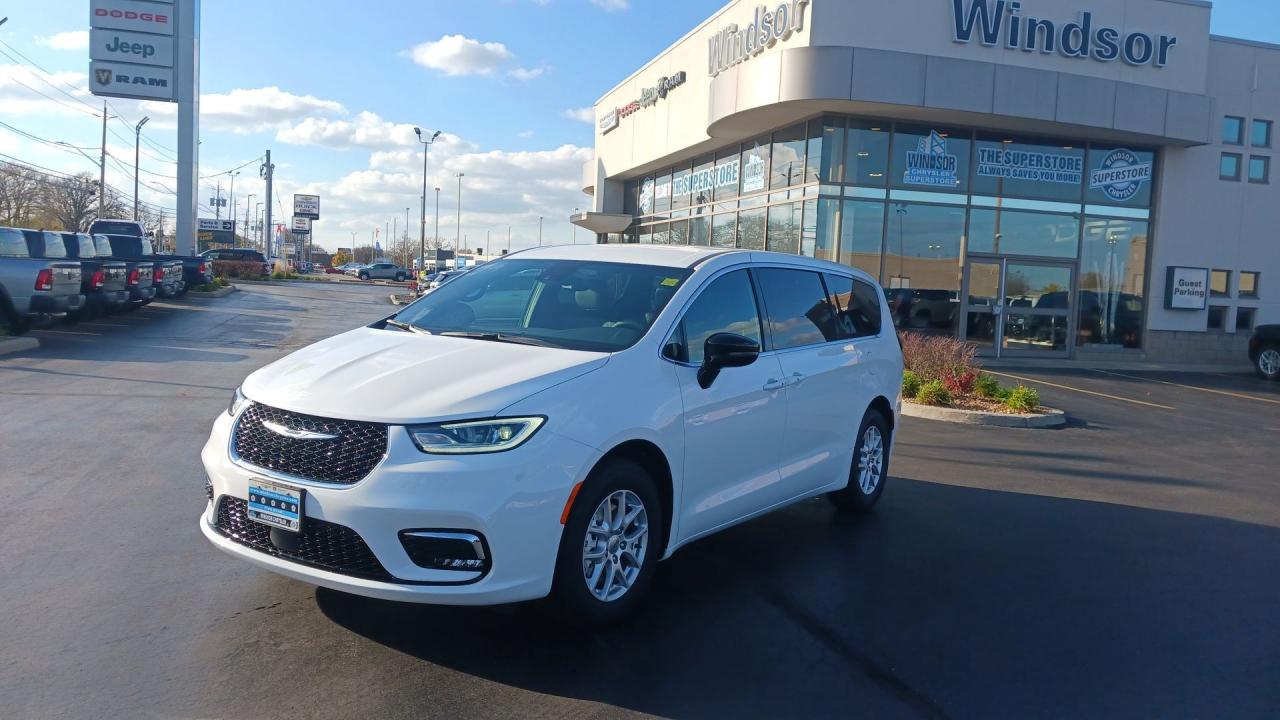 Used 2025 Chrysler Pacifica Select FWD for sale in Windsor, ON