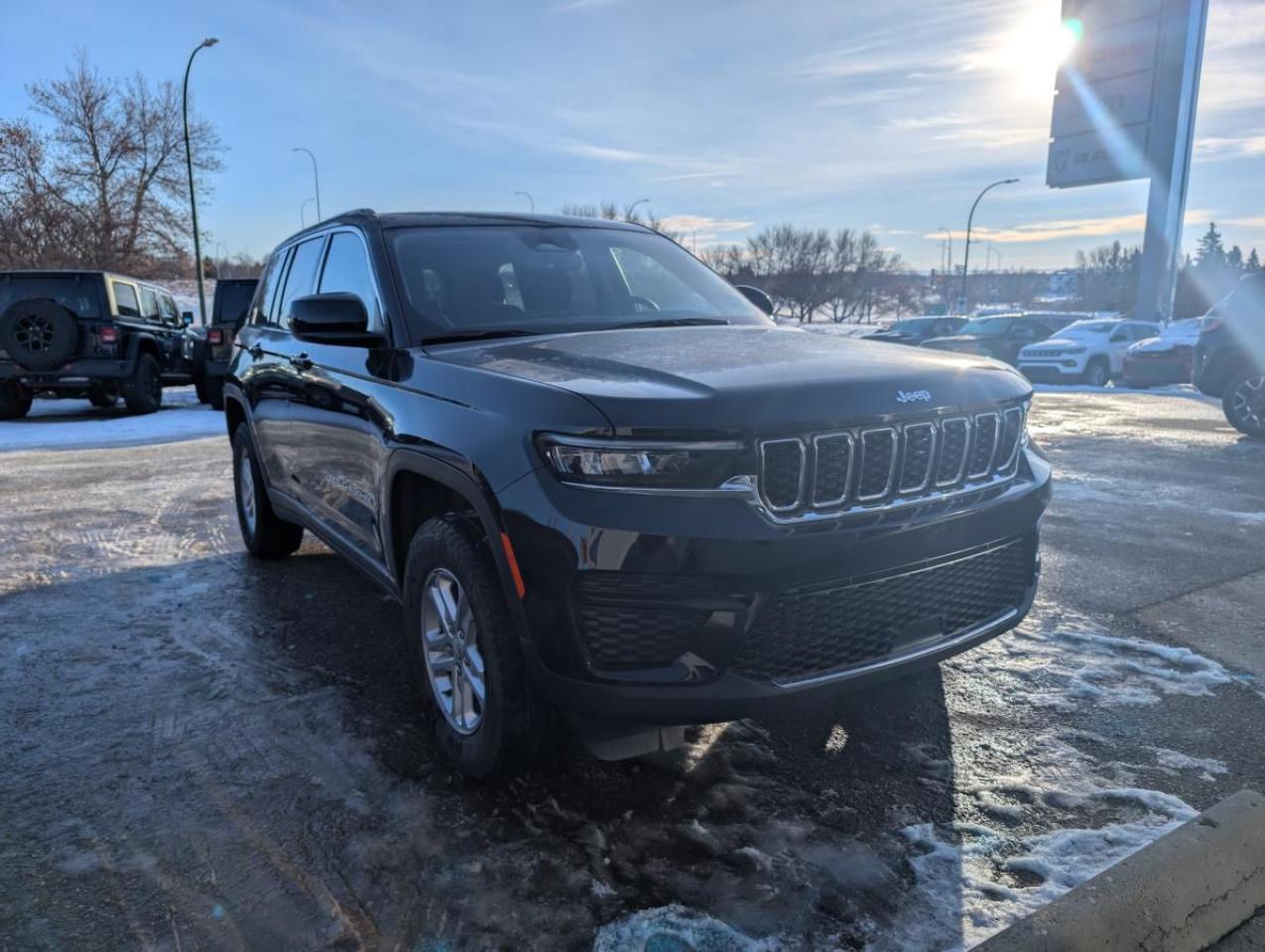 Used 2023 Jeep Grand Cherokee LAREDO 4x4 for sale in Medicine Hat, AB