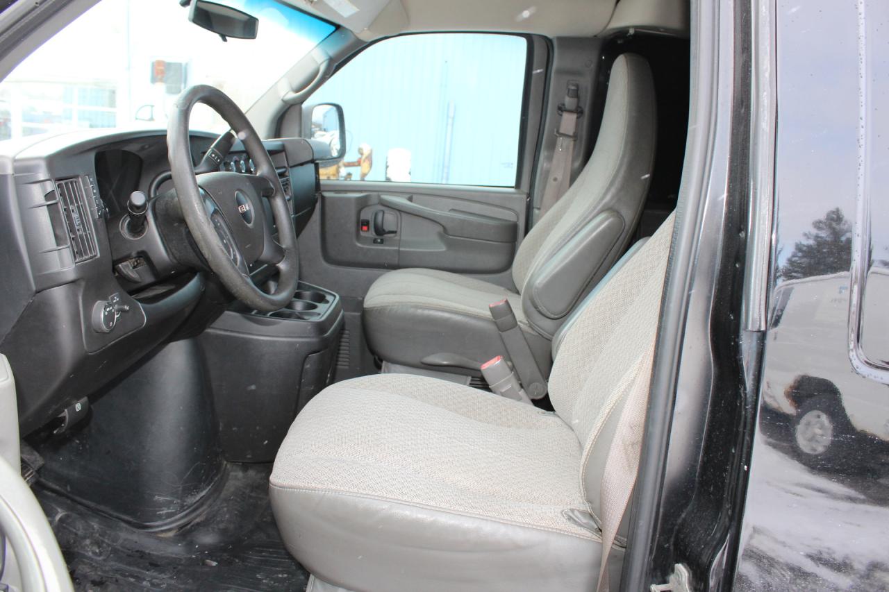 2013 GMC Savana Cargo Van  Photo4