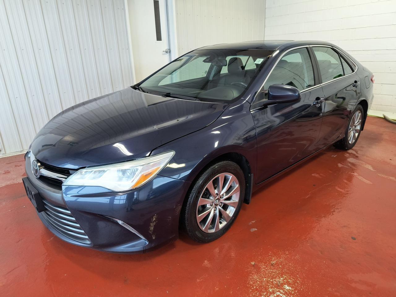 Used 2016 Toyota Camry XLE for sale in Pembroke, ON