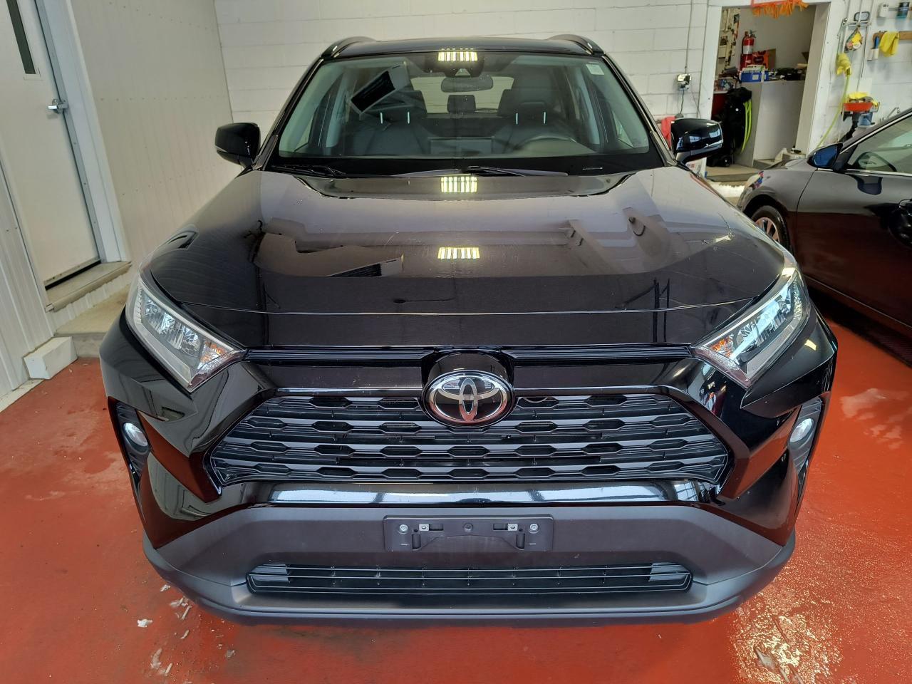 2021 Toyota RAV4 XLE AWD Photo2