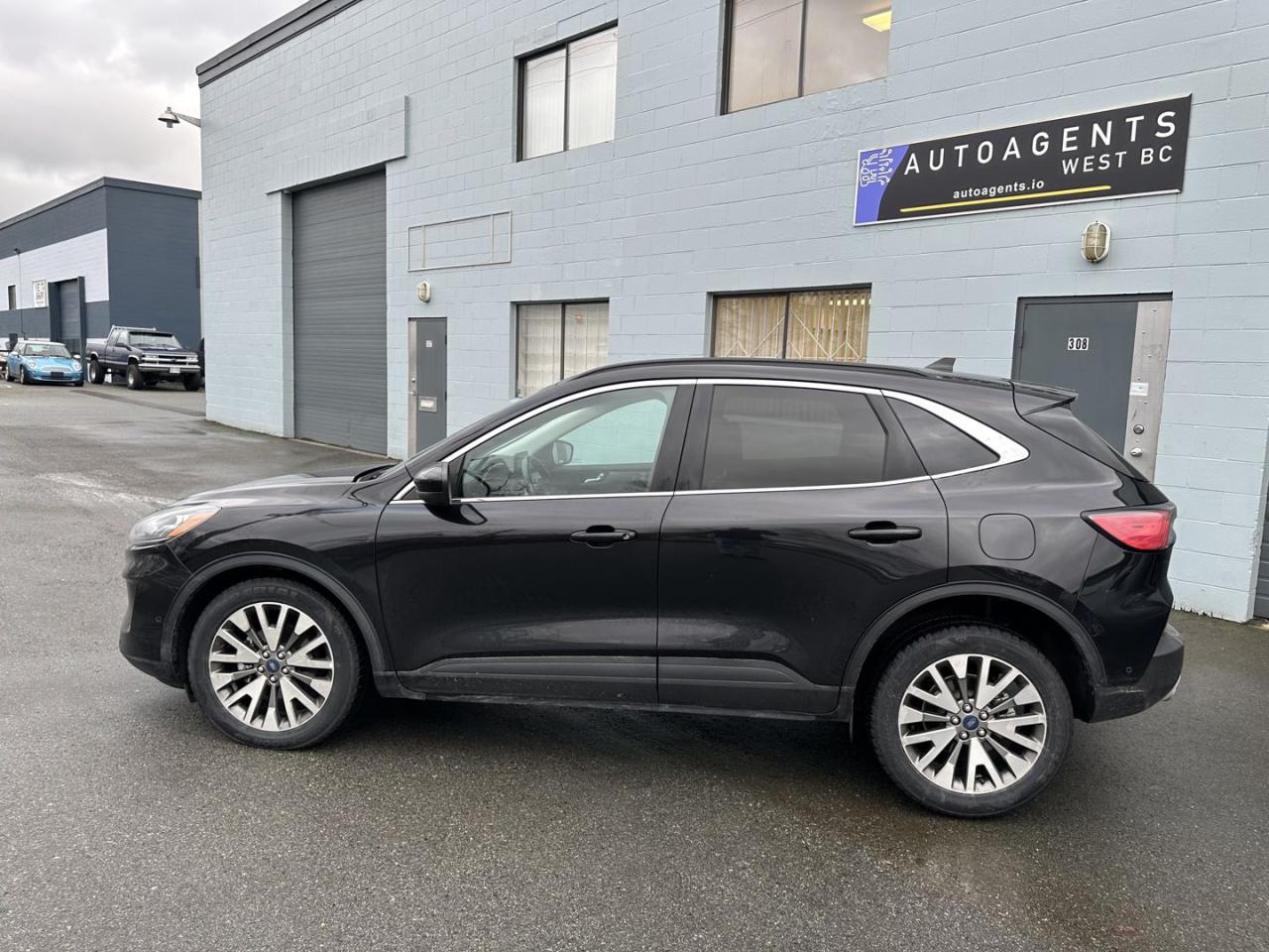 2021 Ford Escape Titanium 4WD - Photo #8