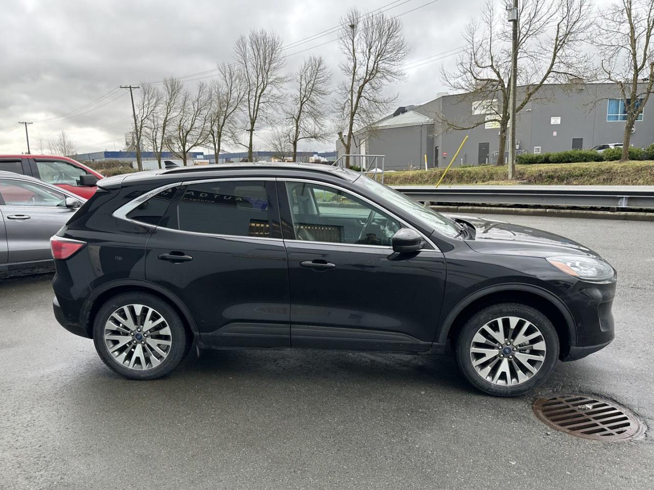 2021 Ford Escape Titanium 4WD - Photo #5