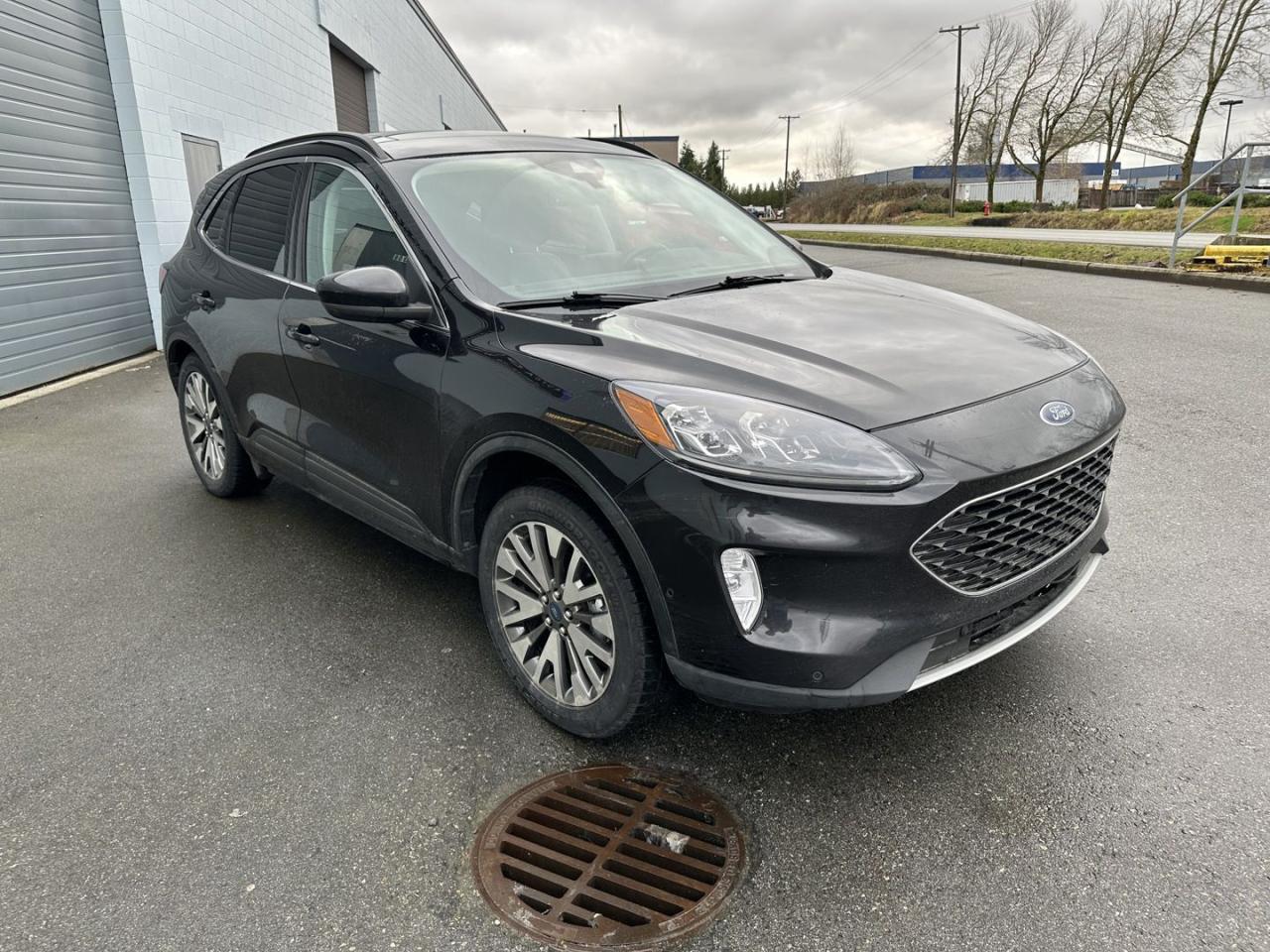 2021 Ford Escape Titanium 4WD - Photo #4