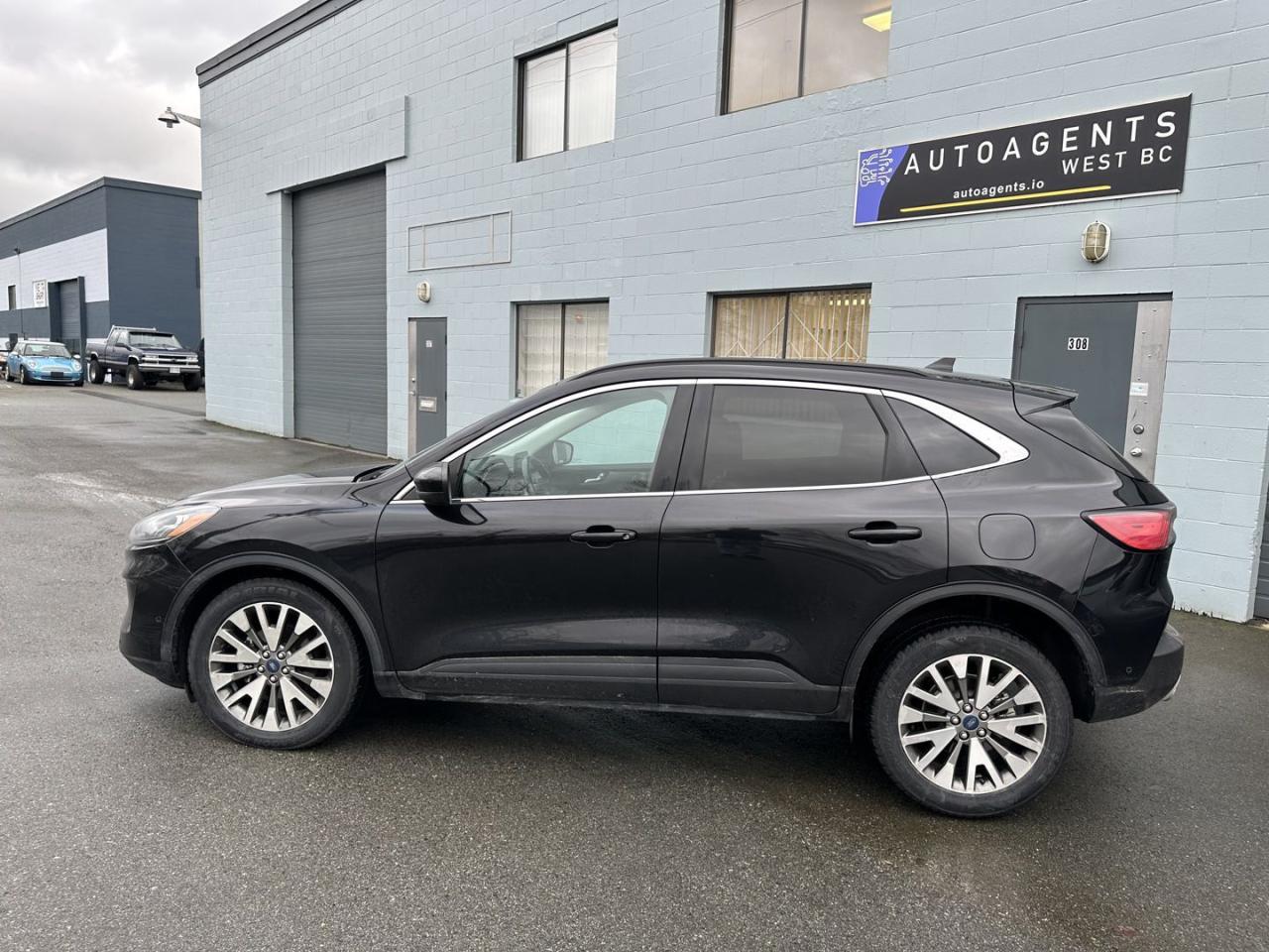 2021 Ford Escape Titanium 4WD - Photo #8