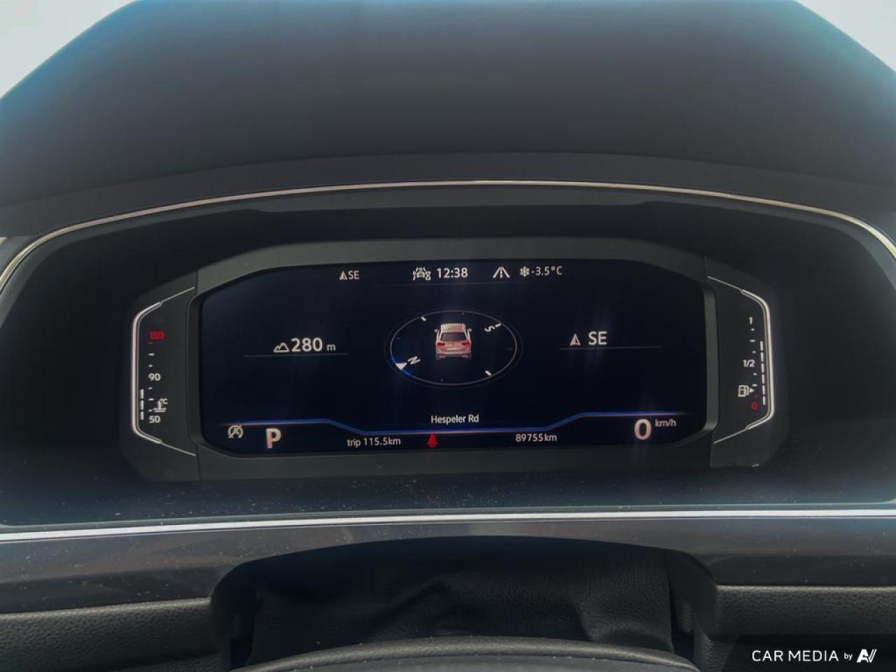 2021 Volkswagen Tiguan COMFORTLINE / UNITED / 4MOTION / NAV / ROOF - Photo #24