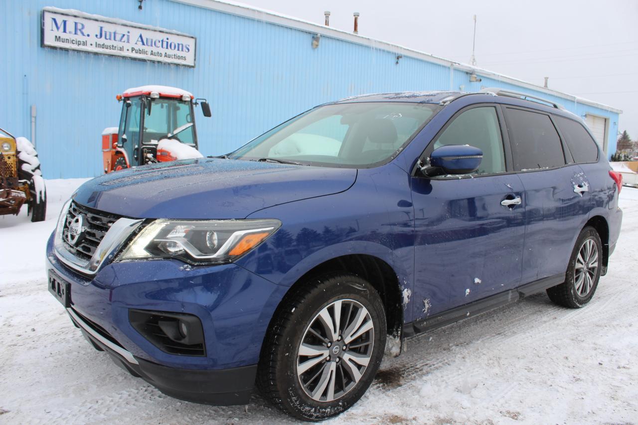 Used 2017 Nissan Pathfinder  for sale in Breslau, ON