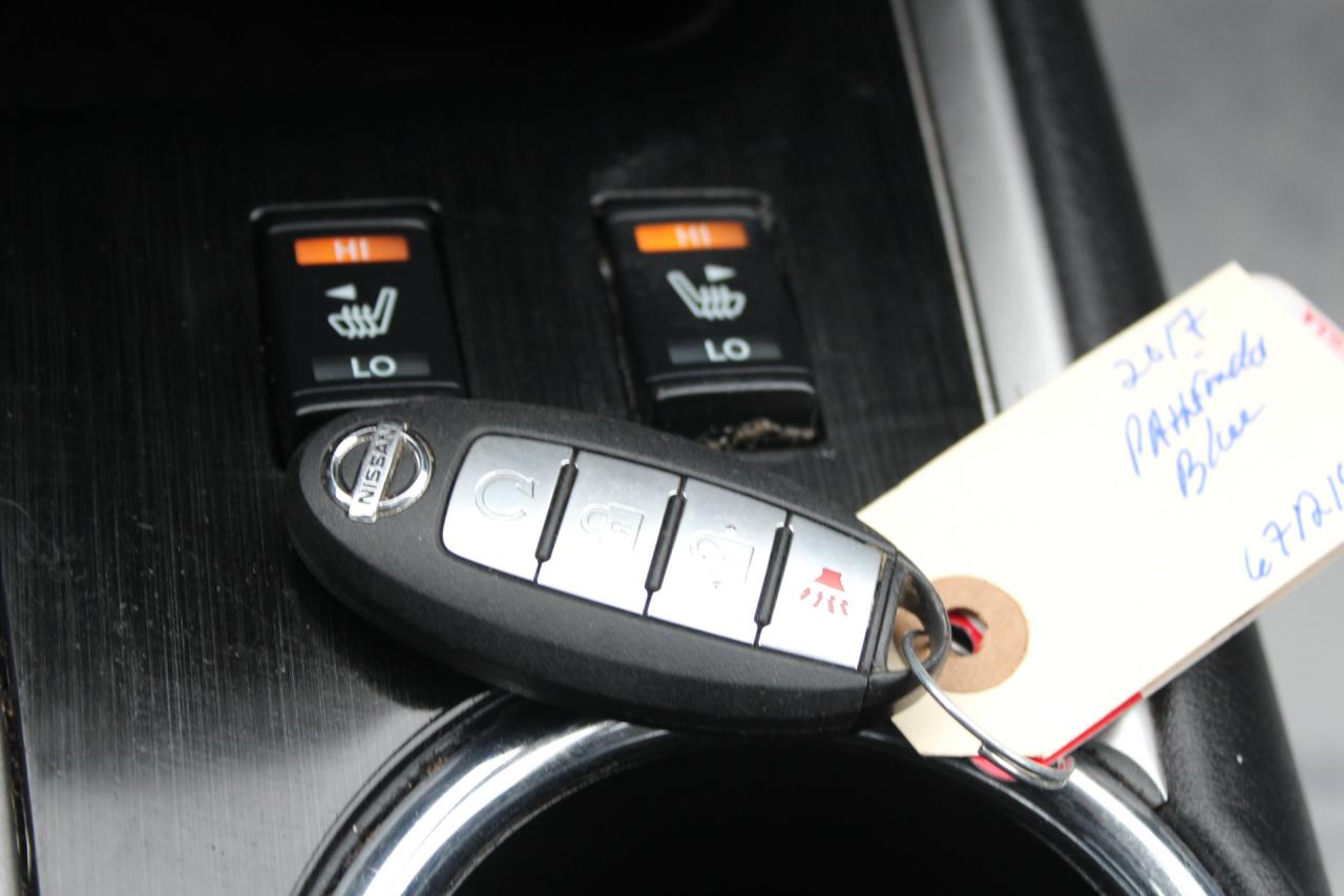 2017 Nissan Pathfinder  Photo4