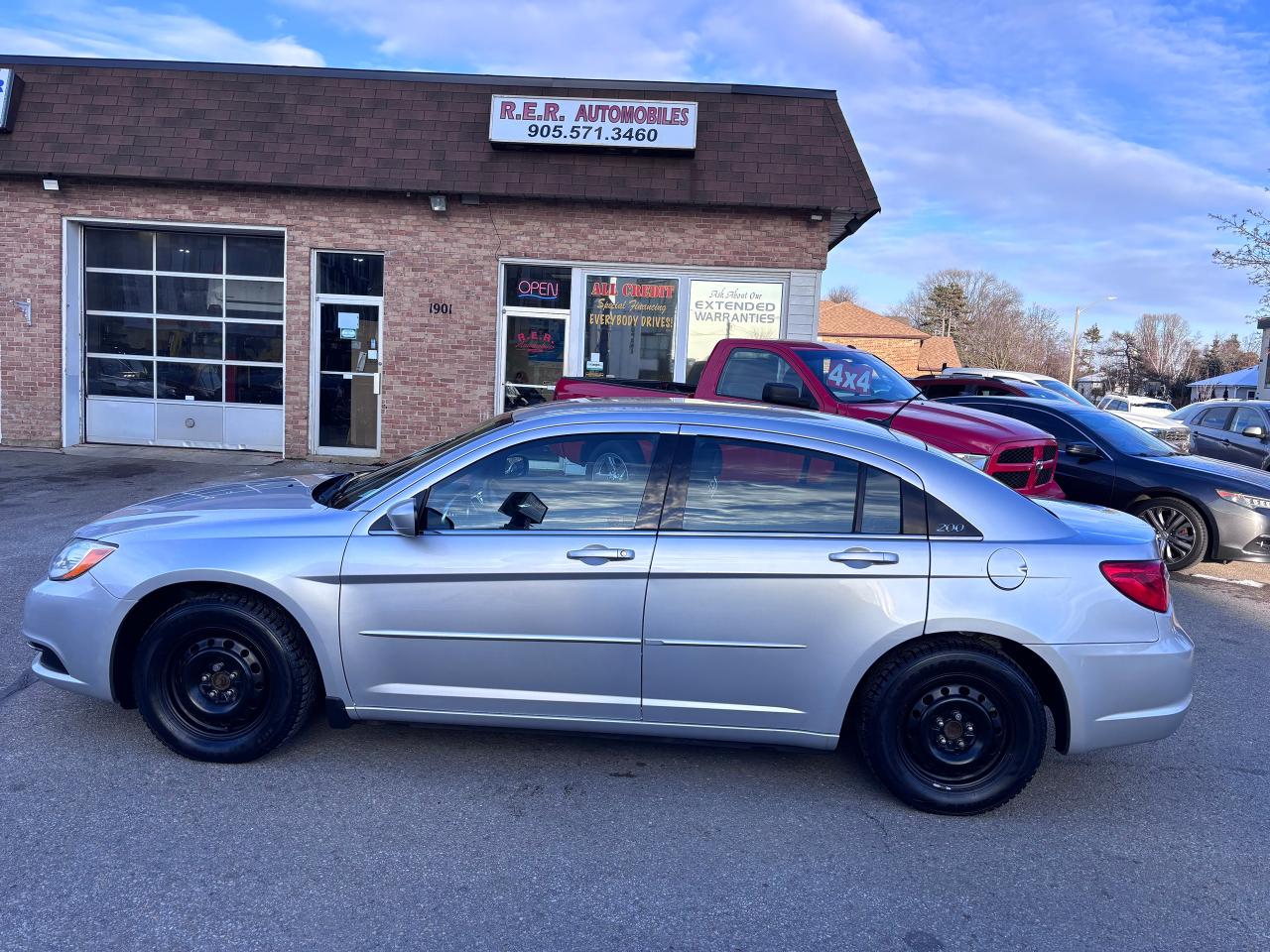 Used 2012 Chrysler 200 LX-LOW-KM-EXTRA-CLEAN for sale in Oshawa, ON